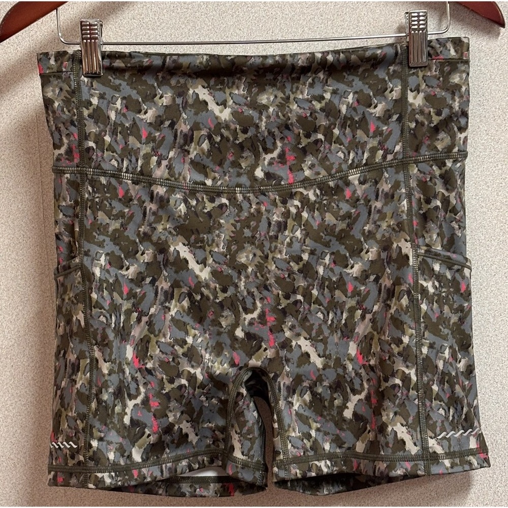 Fabletics Motion 365+ Women's L High Waisted Biker Shorts Camo Print Pockets NWT